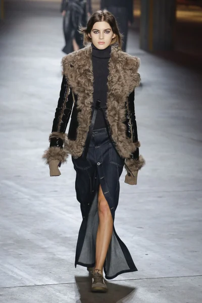 Look 15
